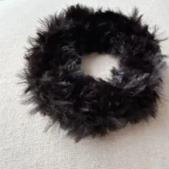 シュシュ　もこもこ　ハンドメイド　編み物　ブラック　ファー
