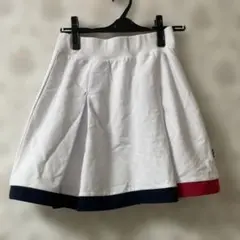 セシルマクビー×FILA 白のプリーツスカート　ミニ丈　ネイビーと赤のライン