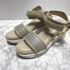 プラスダイアナ サンダル ベージュ スエード 24cm サンダル　厚底のサムネイル