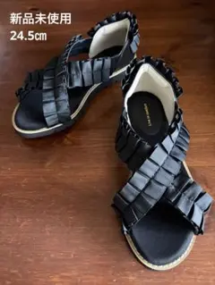 新品未使用 フェリシモ リブインコンフォート フリル サンダル 24.5㎝ 黒のサムネイル