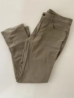 UNIQLO カーキ チノパン