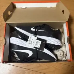 Nike ウィメンズ　レボリューション5