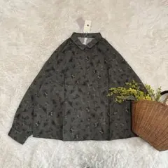 新品 ギャザーブラウス 花柄 グレー M〜L 前開き羽織りのサムネイル