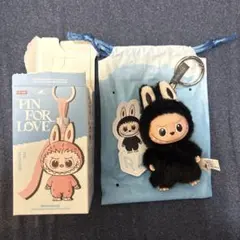 POP MART THE MONSTERS　ラブブ　イニシャル　R　黒