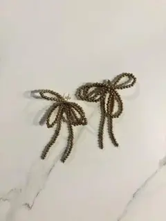 【新品】ゴールドビーズリボンピアス