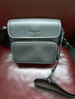新品未使用。 COACH ショルダーバッグ サリバンフラットクロスボディ
