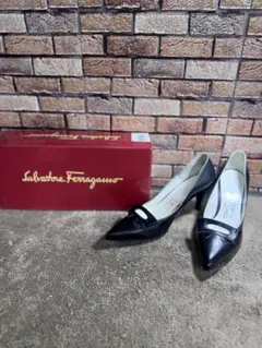 Salvatore Ferragamo フェラガモ ポインテッドトゥ パンプス