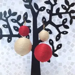 アイボリー×レッド♡ボンボンピアス