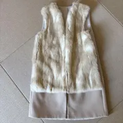 クリーム色 フェイクファーベスト ノースリーブ