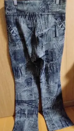 レディース　　文字柄ズボン　グレー　Ｍサイズ