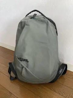 Worm design lab. Minimal Daily Pack グレー