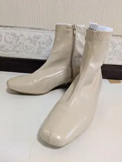 ベージュ ジッパー付き スリム　フィット　ショートブーツ23.5〜24