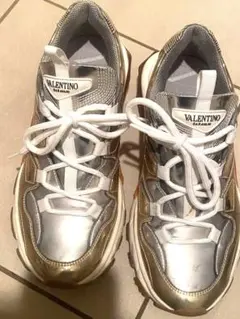 VALENTINO シルバーゴールド スニーカー 38のサムネイル