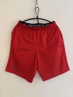 Under Armour レッドショートパンツ