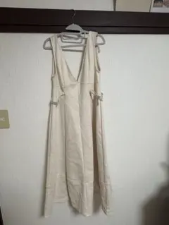 GRL アイボリー Vネックワンピース