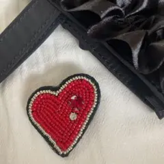 ハートブローチB ビーズ刺繍 スワロフスキー付き