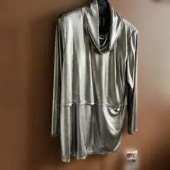 メタリックシルバー カシュクールネック 長袖トップス　訳あり