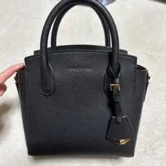 Charles&keithのサムネイル