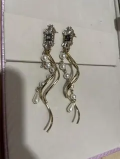 ロングおしゃれイヤリング　パール