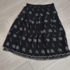 M'S GRACY 花柄刺繍フレアスカート ブラック サイズ40のサムネイル