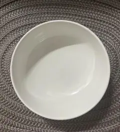 ホワイトボウル 青い模様のロゴ付き