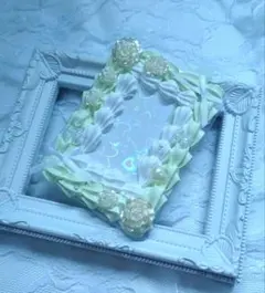 ハンドメイド　硬質ケース　トレカケース　ホイップデコ　推し活　緑　白