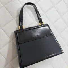 美品✨ イヴサンローラン ハンドバッグ ロゴ金具 ボックス レザー ゴールドロゴ