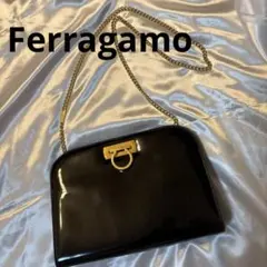 サルヴァトーレフェラガモ ゴールドチェーン　ガンチーニショルダーバッグ エナメル