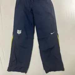 Nike ネイビー ナイロンパンツ エンブレム付き