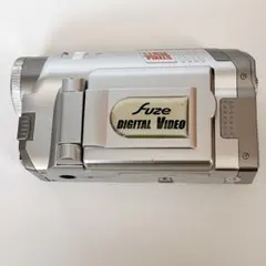 【ジャンク品】ビデオカメラ　fuze　シルバー　dcv585のサムネイル