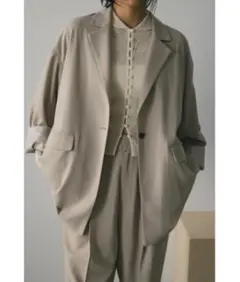 ベージュ テーラードジャケット オーバーサイズ