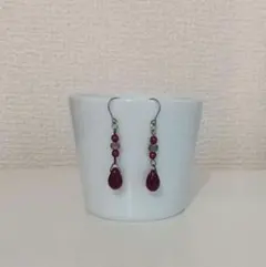 ドロップ型ビーズピアス レッド系