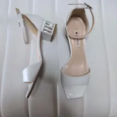 DIANA ホワイト アンクルストラップサンダル