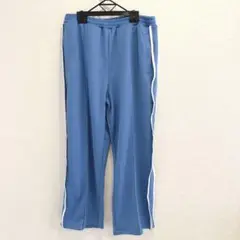 青いジャージパンツ サイド白ライン
