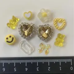 黄色　イエロー　ネイルパーツ　ハンドメイド　くま　ハート　ハリボー　ビーズ　デコのサムネイル