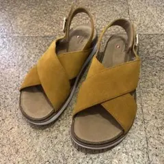 Clarks クロスサンダル　スエードレザーのサムネイル