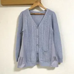 アプワイザーリッシェ サイドフレア アンゴラ混カーディガン ビジューボタン 水色