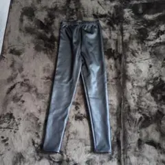 黒のレザー調レギンス Lサイズ