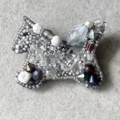 38.馬　ホワイトビーズ　ペガサス　ビーズ刺繍ブローチ
