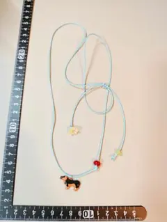 犬のチャーム付きストラップ ダックスフンド モチーフ ネックレス ビーズ