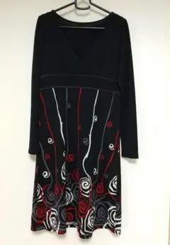 Vネック長袖ひざ丈ワンピース Mサイズ