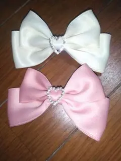 リボン型バレッタ　ヘアクリップ　ピンク　白　ヘアアクセサリー　髪留め
