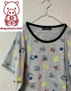 ドラッグストアーズ グレー 総柄 Tシャツ 豚のサムネイル