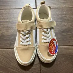 【未使用】西松屋　ベージュ マジックテープ スニーカー 19cm 男の子のサムネイル