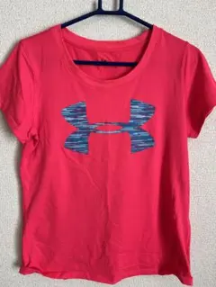 UNDER ARMORのTシャツ