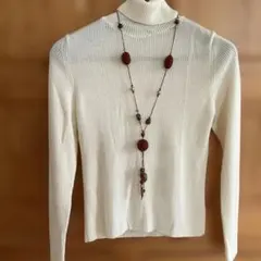 ビーズと木製パーツのロングネックレス