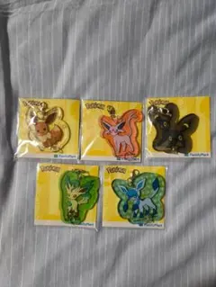 ファミマ限定イーブイアクリルキーホルダーセット