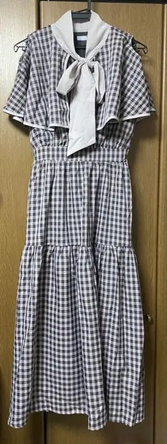 axes femme チェックケープデザイン ワンピース チャコール