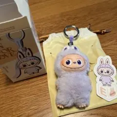 ラブブ イニシャル「E」ぬいぐるみ アルファベット Labubu 正規品