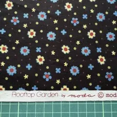USA コットン　モダファブリックス　黒地に小花柄　シーチング　パッチワーク